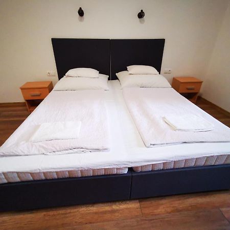 Mate Apartman Gyula Exteriör bild