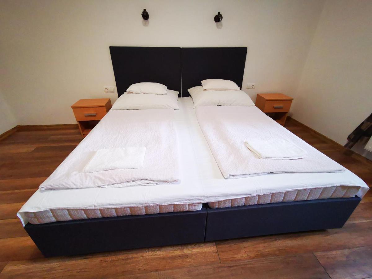 Mate Apartman Gyula Exteriör bild