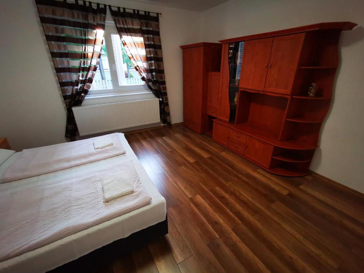 Mate Apartman Gyula Exteriör bild