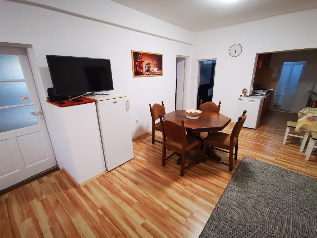 Mate Apartman Gyula Exteriör bild
