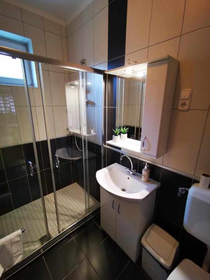 Mate Apartman Gyula Exteriör bild