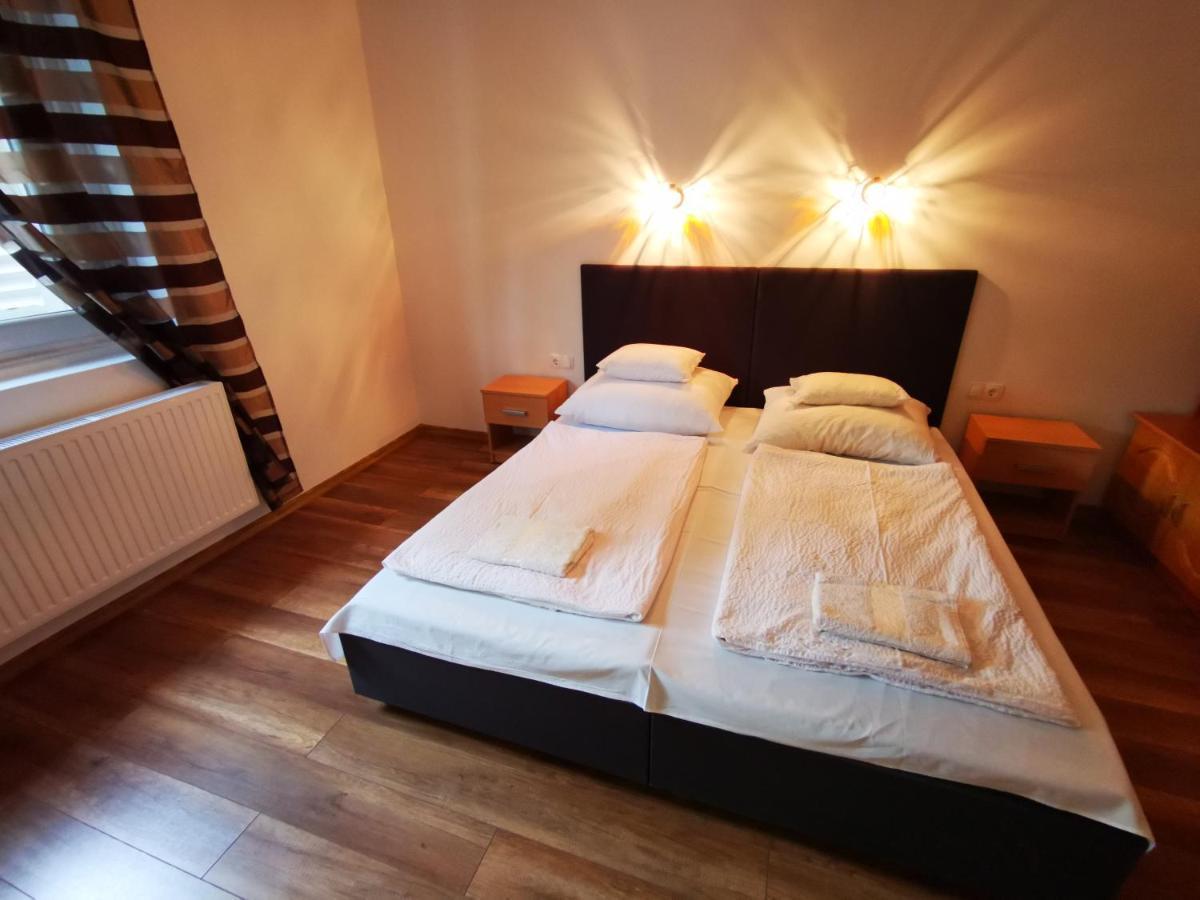 Mate Apartman Gyula Exteriör bild